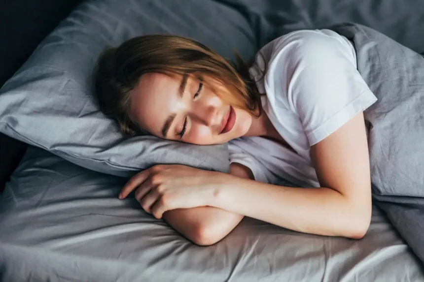 Yksinkertainen tapa nukahtaa minuutissa: Sukat pelastavat unesi!