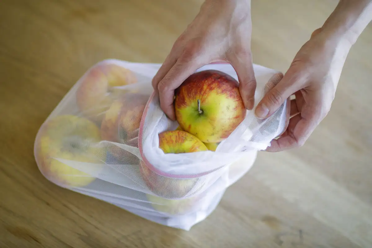 Omenoiden säilytys jääkaapissa: Näin pidät ne mehukkaina ja rapeina viikkoja