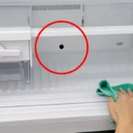 Pieni reikä pakastimessa: Miksi se on olemassa ja miten sitä hoidetaan?