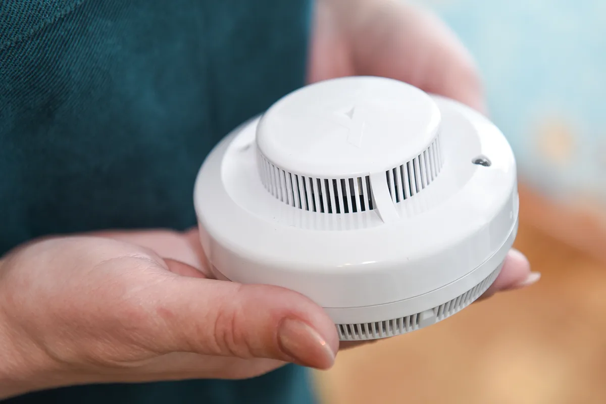 Palovaroittimet: Suomalainen turvallisuushitti Oulusta pelastaa koteja