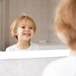 "Peiliin hymyily": Rovaniemen aamurituaali mielialan kohottamiseen