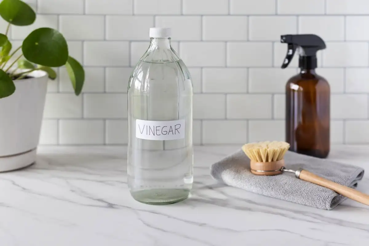 Kuinka puhdistaa television näyttö kotikonstilla vahingoittamatta sitä?