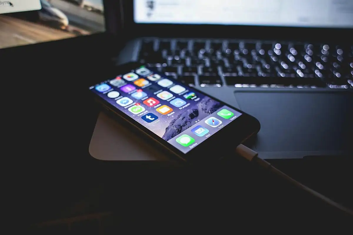 Käännä puhelin ympäri: Neljä syytä pitää puhelin näytöllä alaspäin