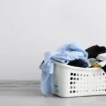 Pyykin lajittelu: Oulun tapa pitää vaatteet kirkkaina ja kestävänä