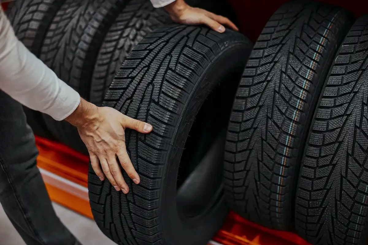 Miksi renkaissa on kumisia karvoja ja mihin ne ovat tarkoitettu?