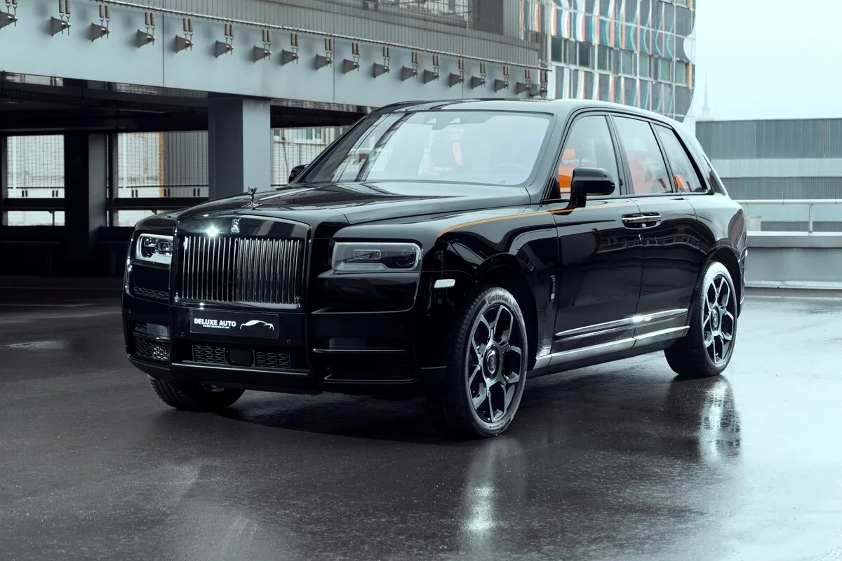 Kristiano Ronaldon autot: jalkapallotähden unelma-autotalli täynnä supervetoja