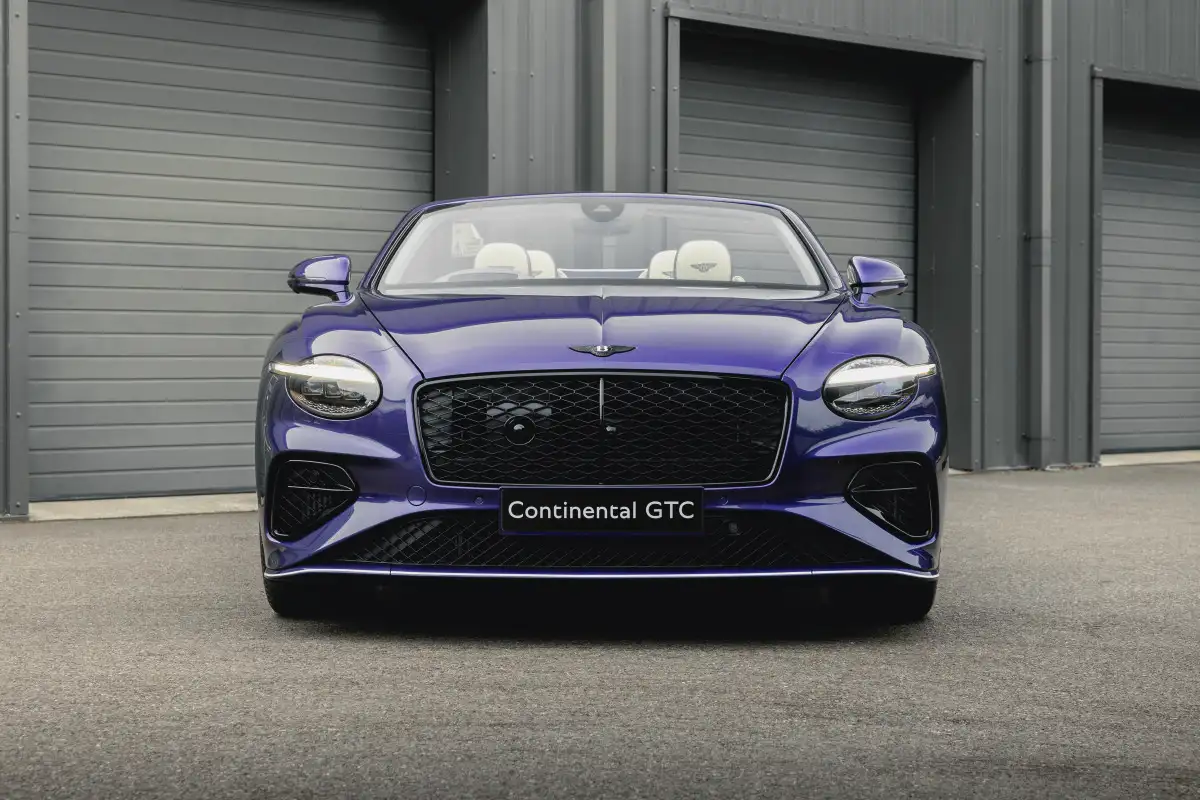 Kristiano Ronaldon autot: jalkapallotähden unelma-autotalli täynnä supervetoja