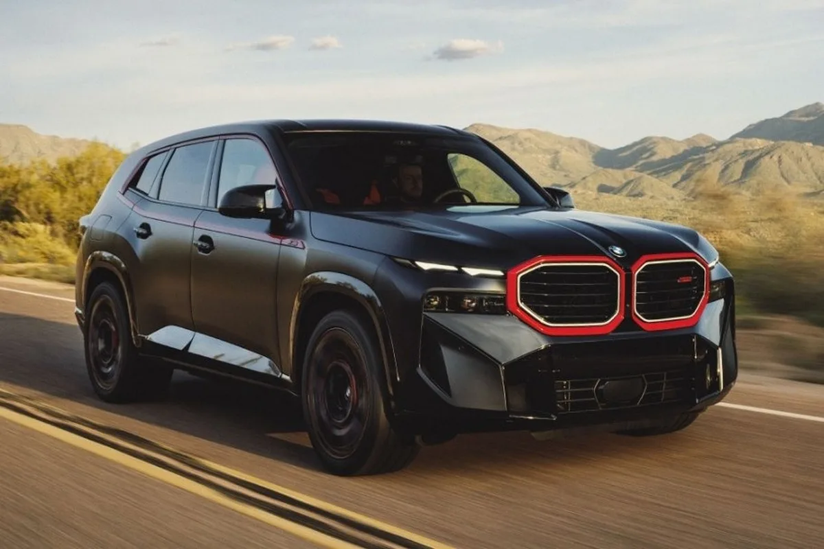 Kristiano Ronaldon autot: jalkapallotähden unelma-autotalli täynnä supervetoja