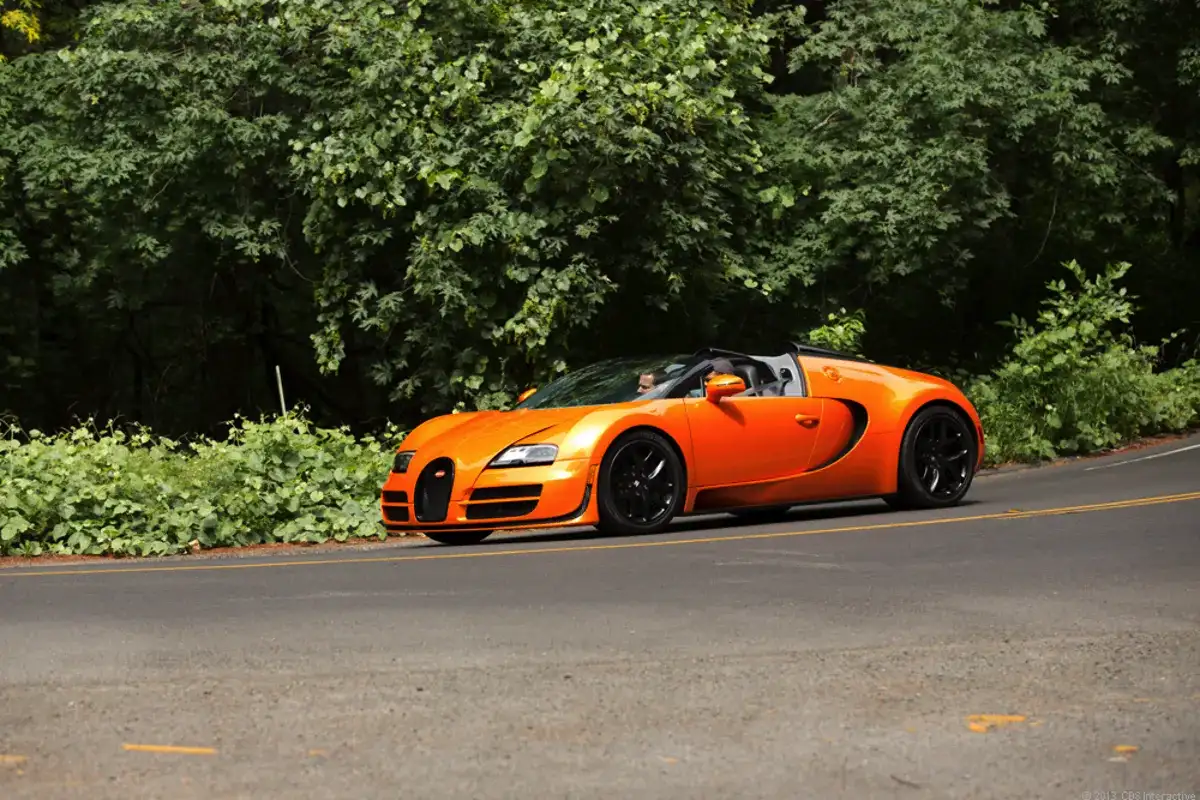 Kristiano Ronaldon autot: jalkapallotähden unelma-autotalli täynnä supervetoja