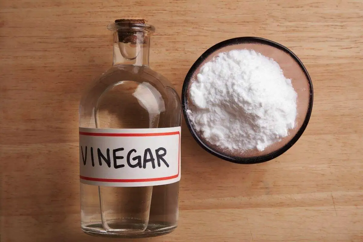 Poista ruoste työkaluista etikalla: Näin pelastat metallisi helposti!