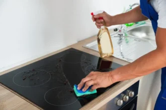 Etikalla puhtaaksi: näin puhdistat sähköliedet viidessä minuutissa