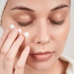 Sano hyvästit kalliille voiteille: Kotitekoinen silmänympärysgeeli, joka virkistää ja rauhoittaa