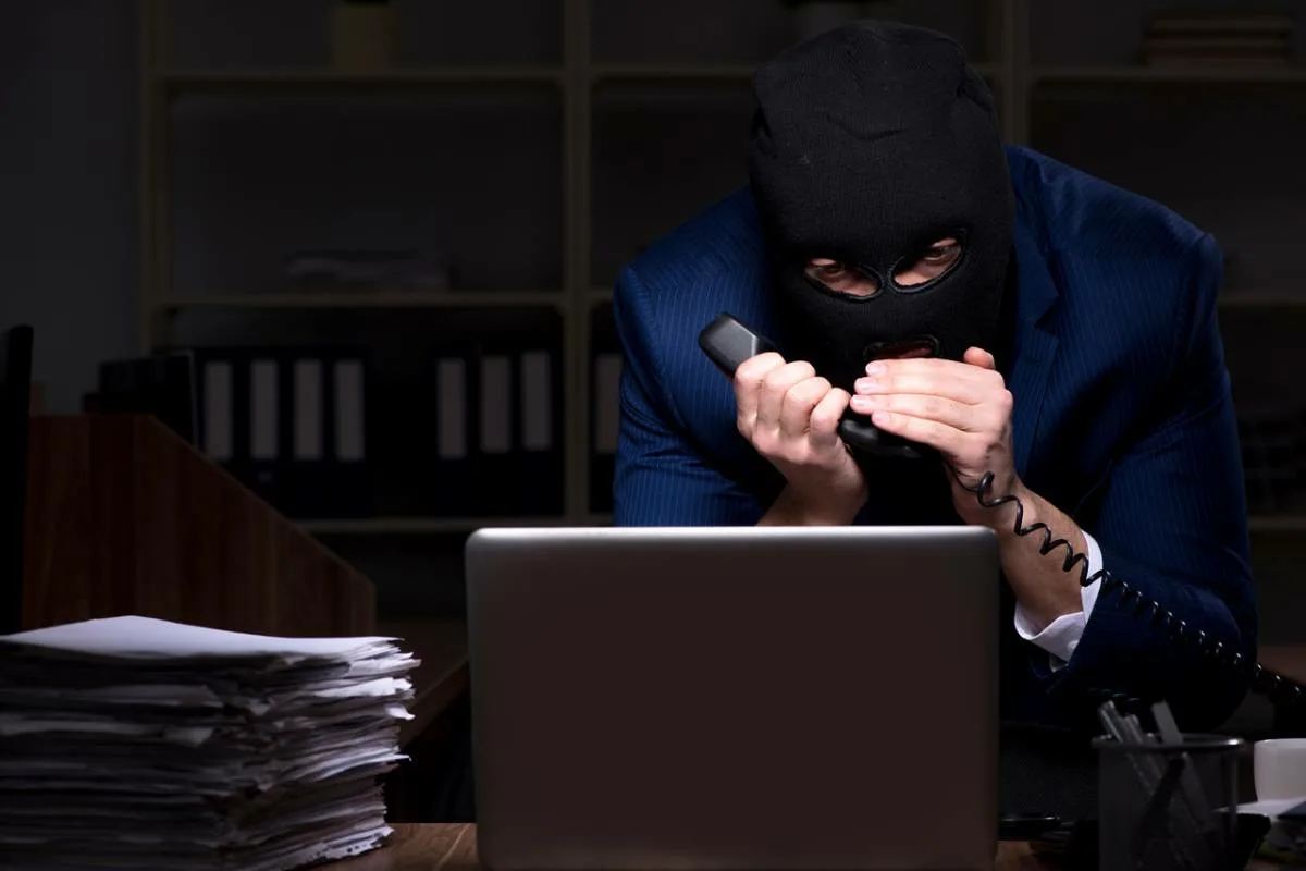 Suojaa palkkasi: Näin torjut Payroll Pirate -petoksen ja pidät rahasi turvassa