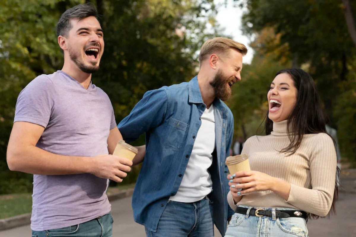 Kuvittele bileet, joissa puhutaan vain katseilla – tunnistatko itsesi?