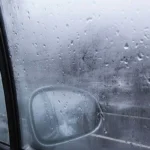 Kirkkaat ikkunat syksyn kosteudessa: Suomalainen etikkaspray pelastaa lokakuussa