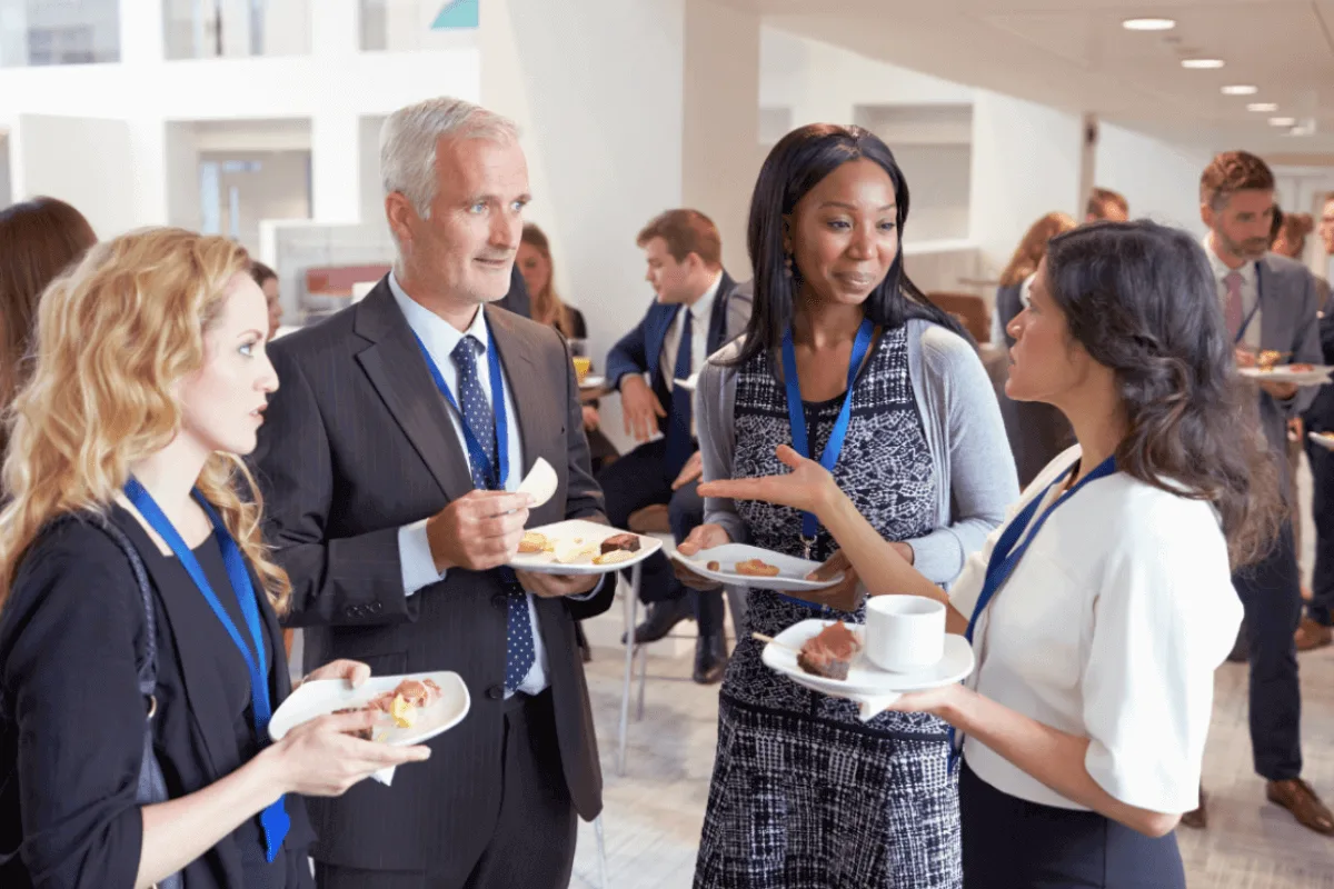 Suomalainen verkostoituminen: Kahvitaukoja yhteyksien luomiseen