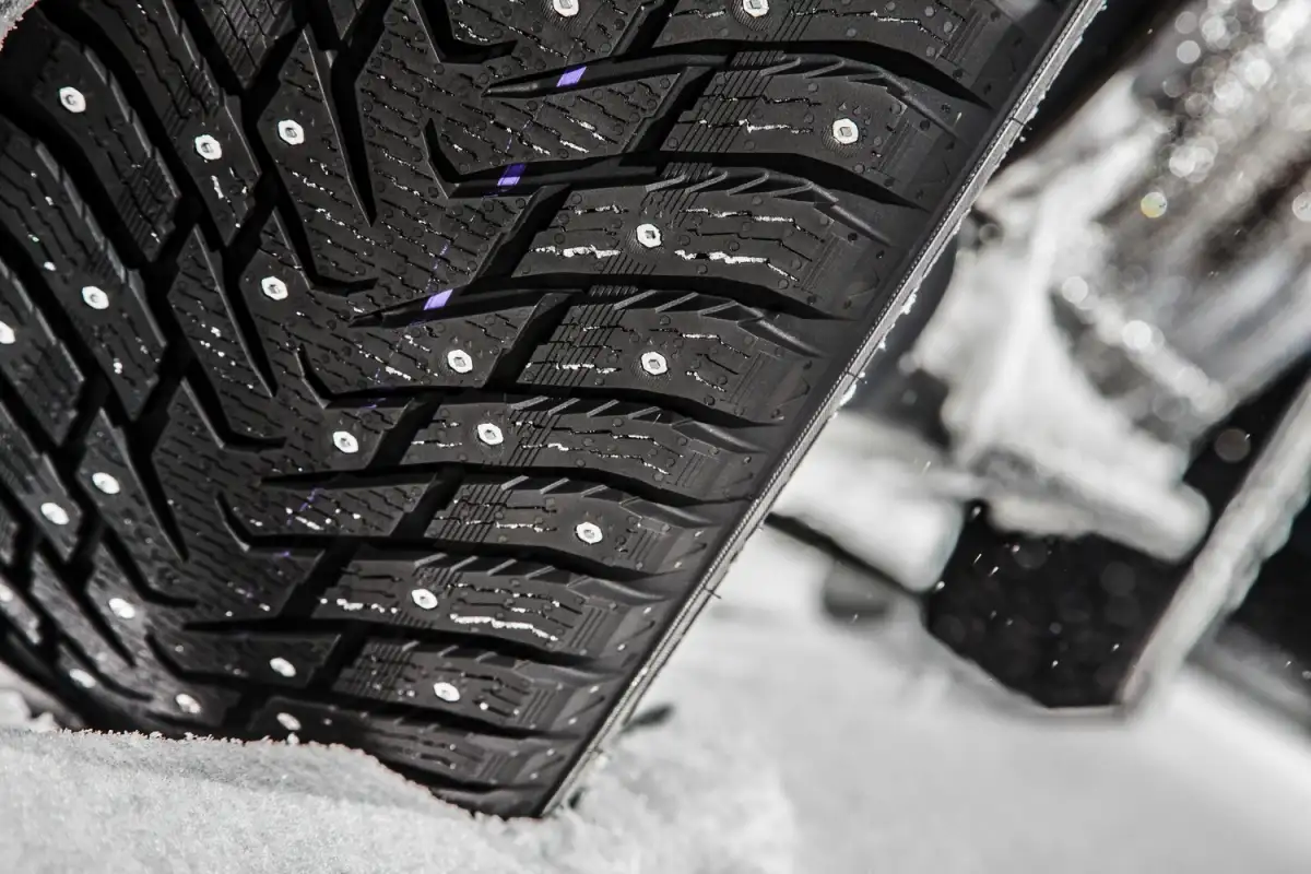 Talvirengastestit: Suomalainen standardi, joka pelastaa liukkailla teillä