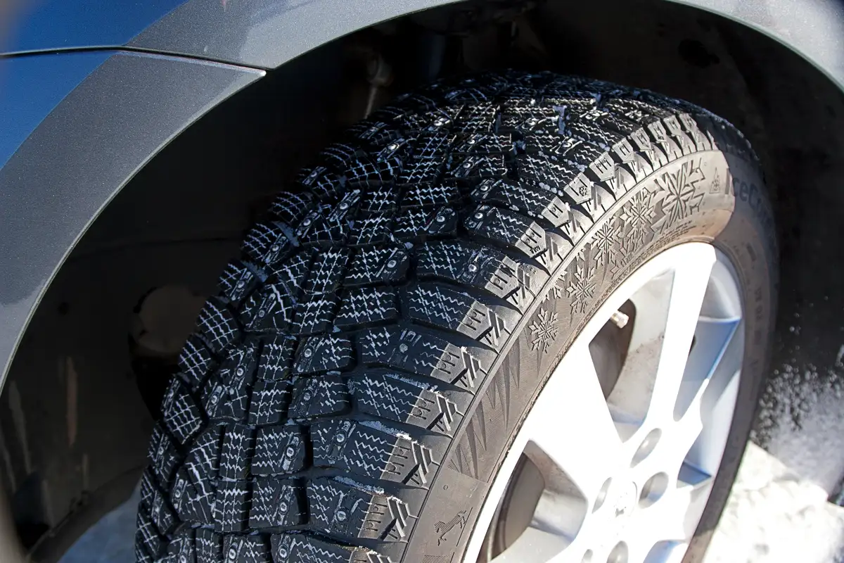 Talvirengastestit: Suomalainen standardi, joka pelastaa liukkailla teillä