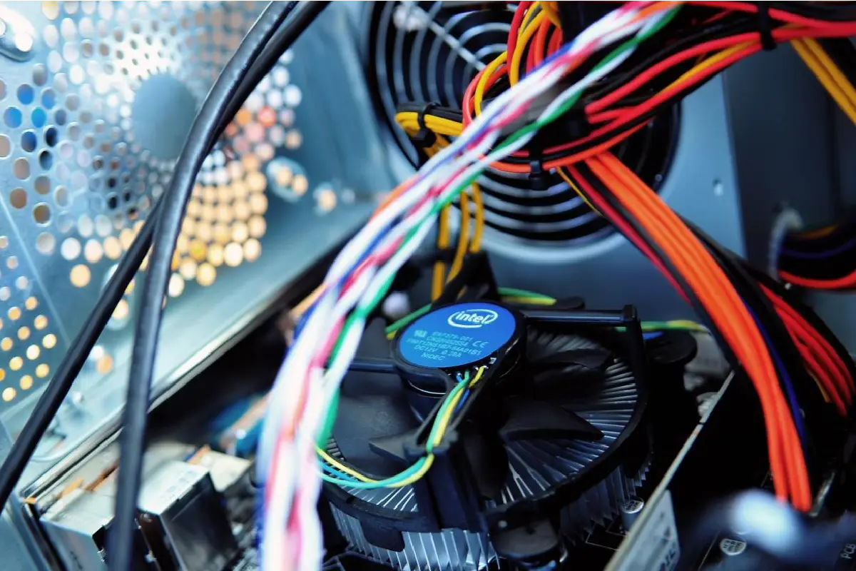 Tietokoneen tuuletin metelöi? Kokeile näitä 6 tapaa ratkaista ongelma ja hiljentää koneesi