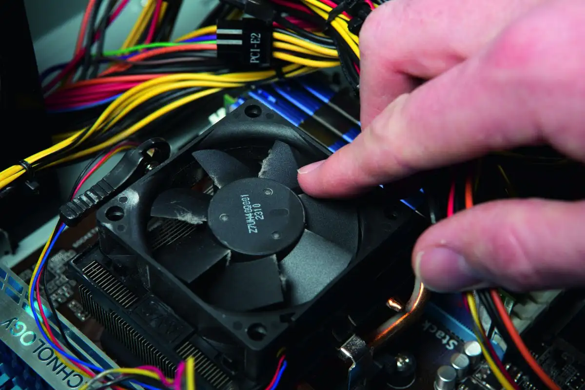 Tietokoneen tuuletin metelöi? Kokeile näitä 6 tapaa ratkaista ongelma ja hiljentää koneesi