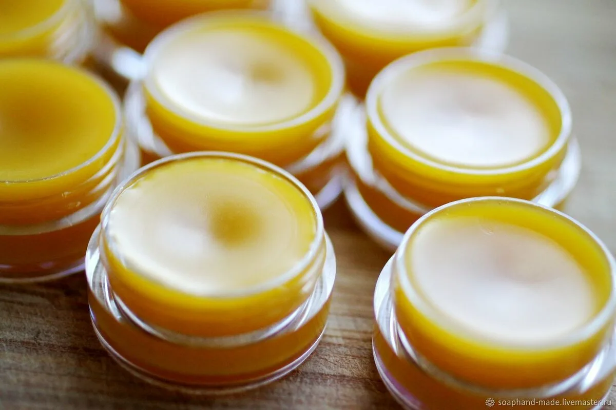 Tyrnimehu huulivoide: Suomalainen salaisuus säihkyville huulille