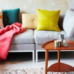 Poista Tyynyjen Pahat Hajut Ilman Pesua: Siivousasiantuntijan Tehokas Kotikonsti Hiustenkuivaajalla Ja Suihkeella