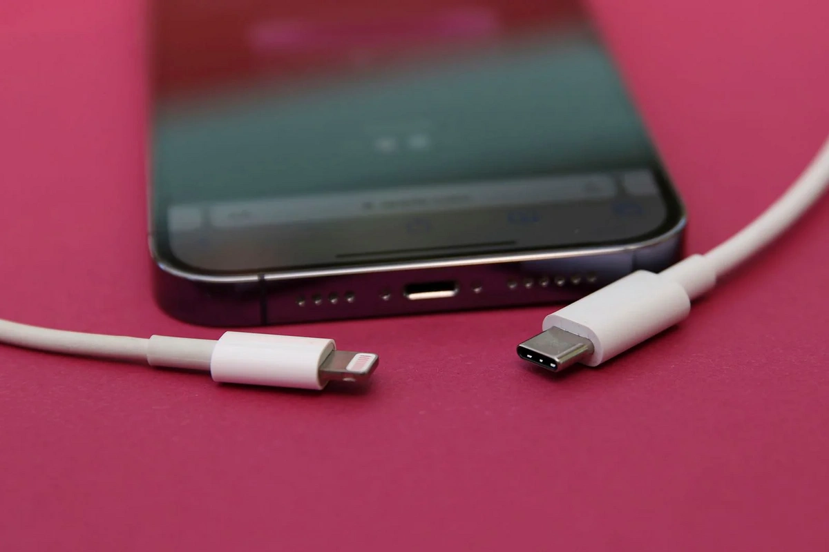 USB-C valloittaa – miksi puhelimesi saattaa tulla ilman kaapelia?