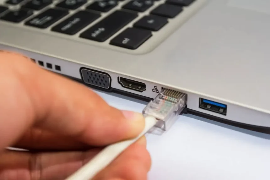 USB ja terve järki: 5 asiaa, joita ei koskaan kannata liittää kannettavaan tietokoneeseen