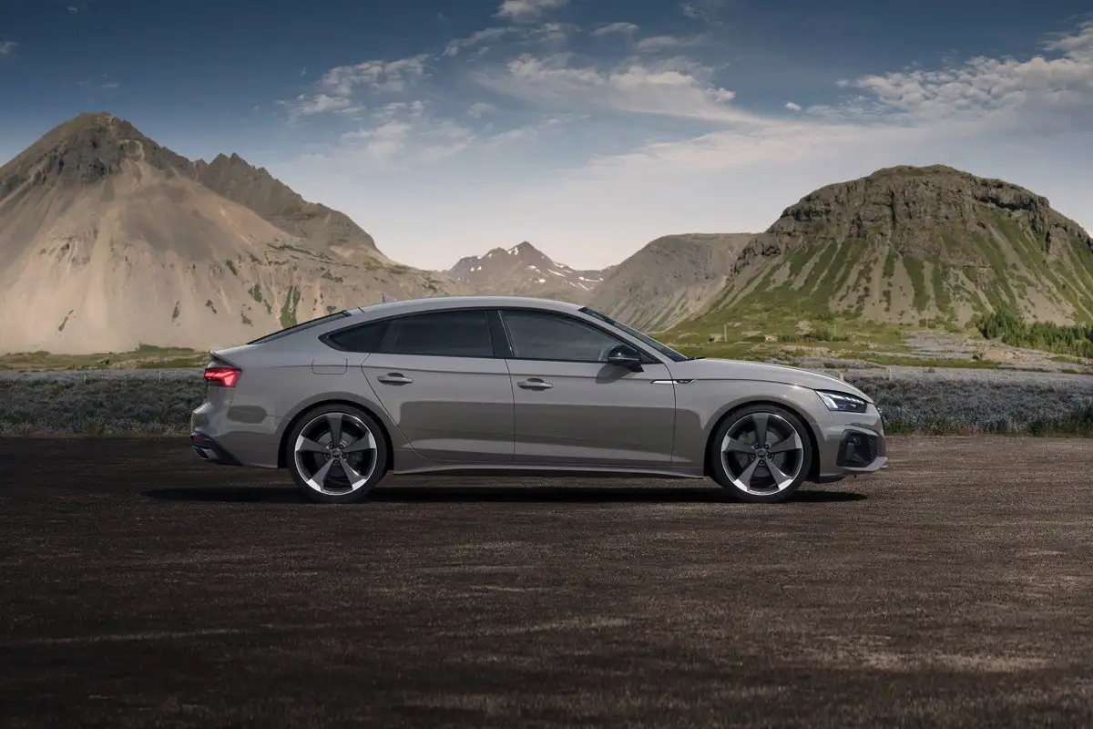 Uusi Audi A5: Voimaa ja älykkyyttä tiellä