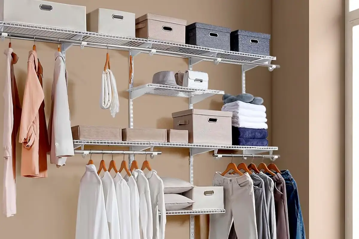 Sanan hyvästit perinteiselle vaatekaapille: Edullinen vaihtoehto, joka järjestää ja optimoi tilan
