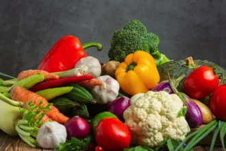 Viisi vihannesta, jotka ovat täynnä hyötyjä ja sisältävät vähän hiilihydraatteja ja sokeria