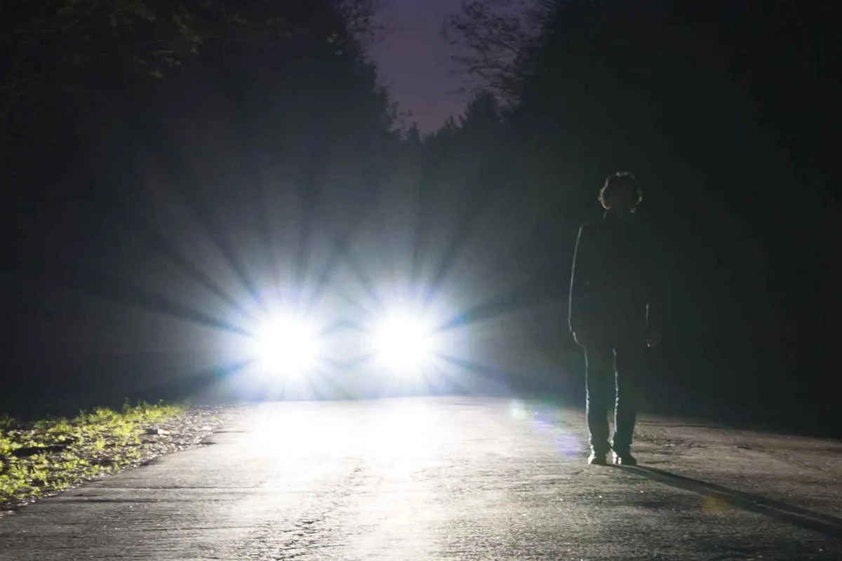 Valojen vilkuttamisen salat tiellä: Voiko se olla provokaatio?