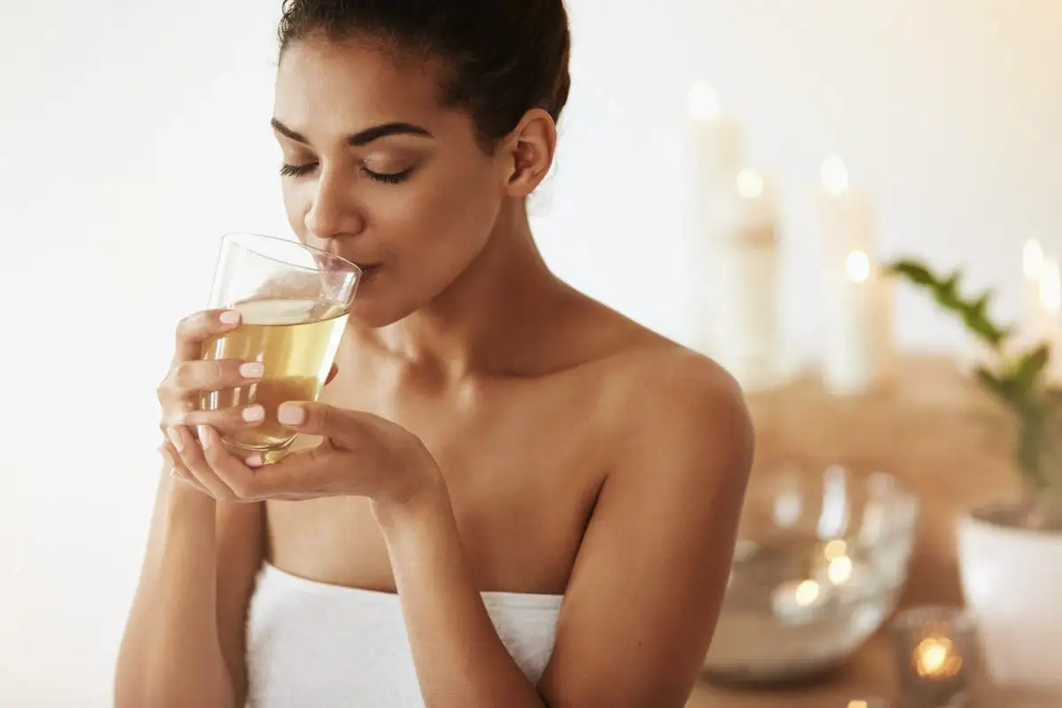 Mikä on oikea määrä vihreää teetä? Näin vältät liiallisen juomisen haitat