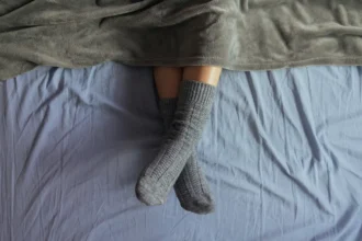 Lämpimät villapohjasukat: suomalainen kikka jalkojen hyvinvointiin syksyllä