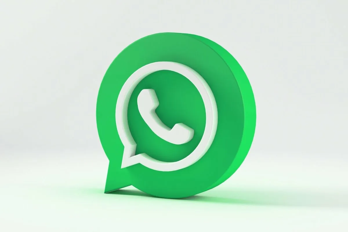 WhatsApp rajoittaa roskapostia: Näin viestirajat mullistavat arkeasi