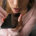 Ääniviesti puhelun sijaan – mitä se oikeasti paljastaa ihmisestä ja miksi se tuntuu niin vapauttavalta juuri tässä ajassa