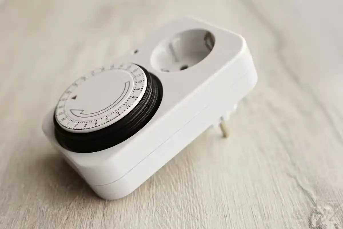 Älypistoke ajastimella alle 8 eurolla: Tee kodistasi fiksumpi ja säästä sähkölaskussa helposti