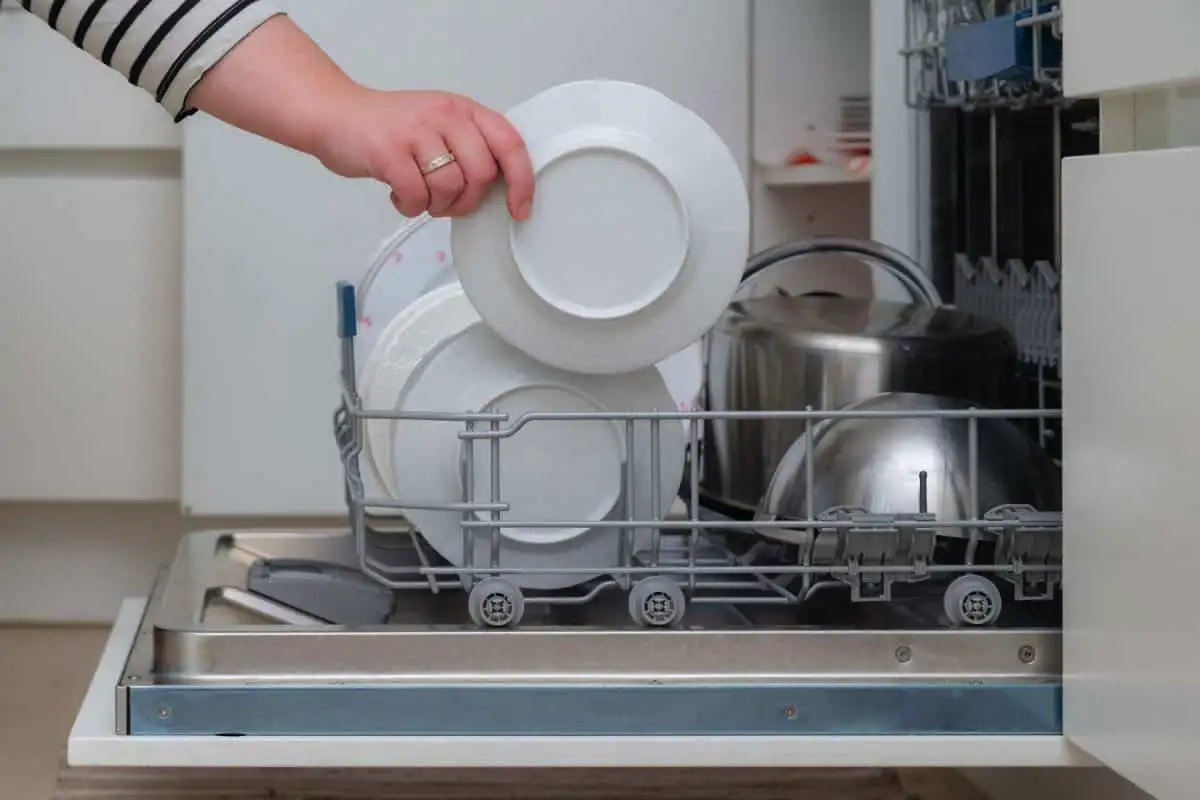 Astianpesukoneen hajut pois: etikan salaisuus, joka pelastaa arjen – yksinkertaista ja tehokasta