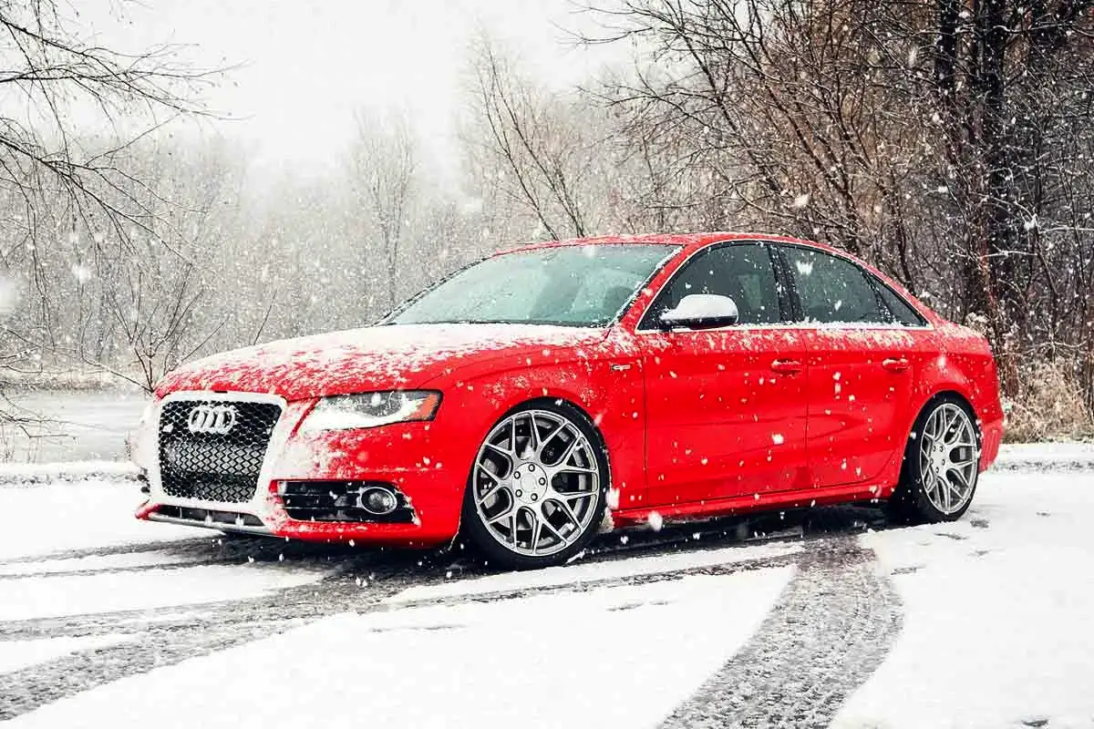 Auton talviuhat – miten tarkistat ja vältät kylmän aiheuttamat viat perusteellisesti