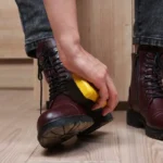 Banaaninkuori nahkakenkiin – isoäidin salaisuus, joka saa miljoonat hieromaan kenkiään hedelmänkuorella