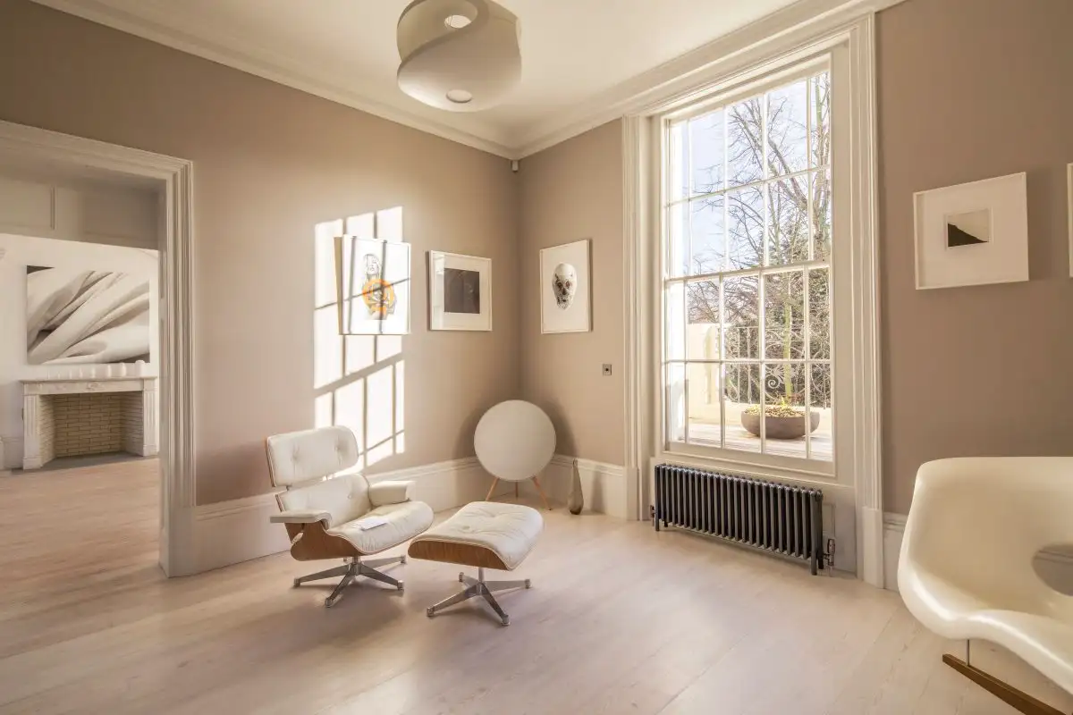 Beige hiekka – vuoden 2026 lattiatrendi, joka tekee kodistasi valoisan, lämpimän ja ainakin 20 % viihtyisämmän yhdessä viikonlopussa