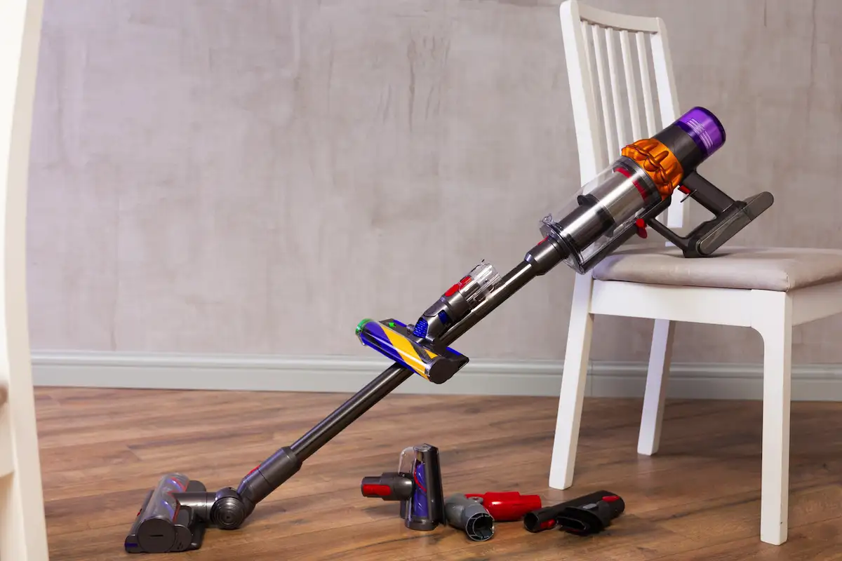 Dyson Cyclone V10 Submarine – imurin ja mopin yhdistäjä, joka muuttaa kodin siivouksen helpommaksi