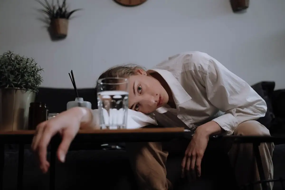 Neljä täysin selkeää merkkiä siitä, että joku imee sinusta energiaa – vaikka hän ei tarkoita pahaa