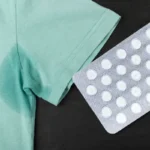 Hikiläiskien poisto vaatteista kahdella aspiriinilla – kotikonsti, joka pelastaa suosikkivaatteesi