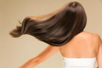 Näin saat hiuksesi kasvamaan pidemmiksi, paksummiksi ja terveemmiksi kuin koskaan – koko totuus dermatologeilta