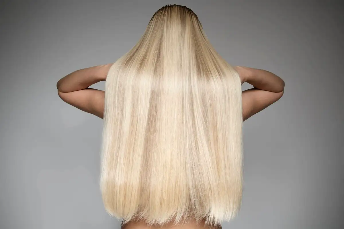 Näin saat hiuksesi kasvamaan pidemmiksi, paksummiksi ja terveemmiksi kuin koskaan – koko totuus dermatologeilta