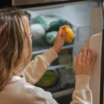 Jääkaapin puhdistus: Temppu, joka pidentää sen käyttöikää ja suojaa ruokia pidempään