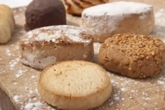 Tee itse parhaat joulu-polvoronesit – vain 5 raaka-ainetta ja 15 minuuttia (ne sulavat suuhun ja häviävät pöydästä hetkessä!)