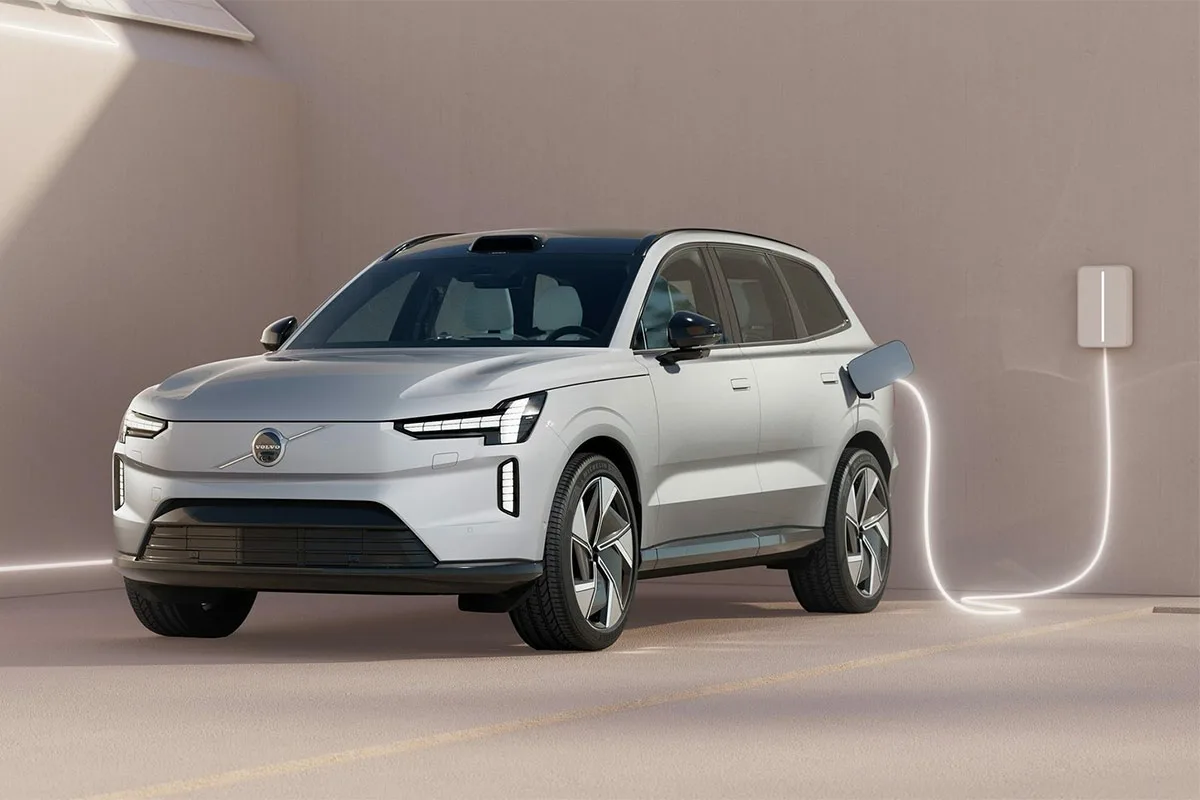 Kaksisuuntainen lataus – sähköauto, joka pitää kodin lämpimänä, pienentää sähkölaskua sadoilla euroilla vuodessa ja vakauttaa koko maan sähköverkon