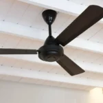 Puhdista kattotuuletin 30 sekunnissa ilman yhtään pölyhiutaletta lattialla – tarvitset vain roskapussin